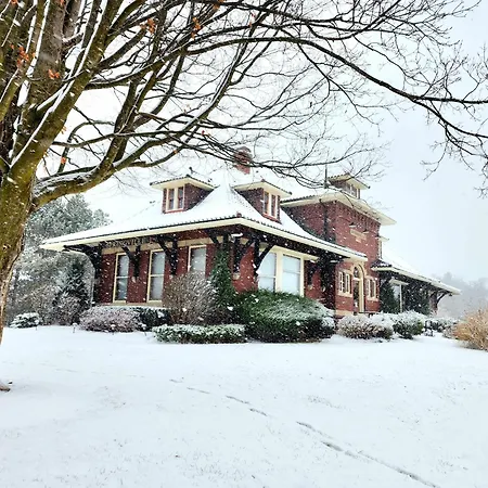 Historic Springville Train Depot Inn Hotel Apartment Exterior photo